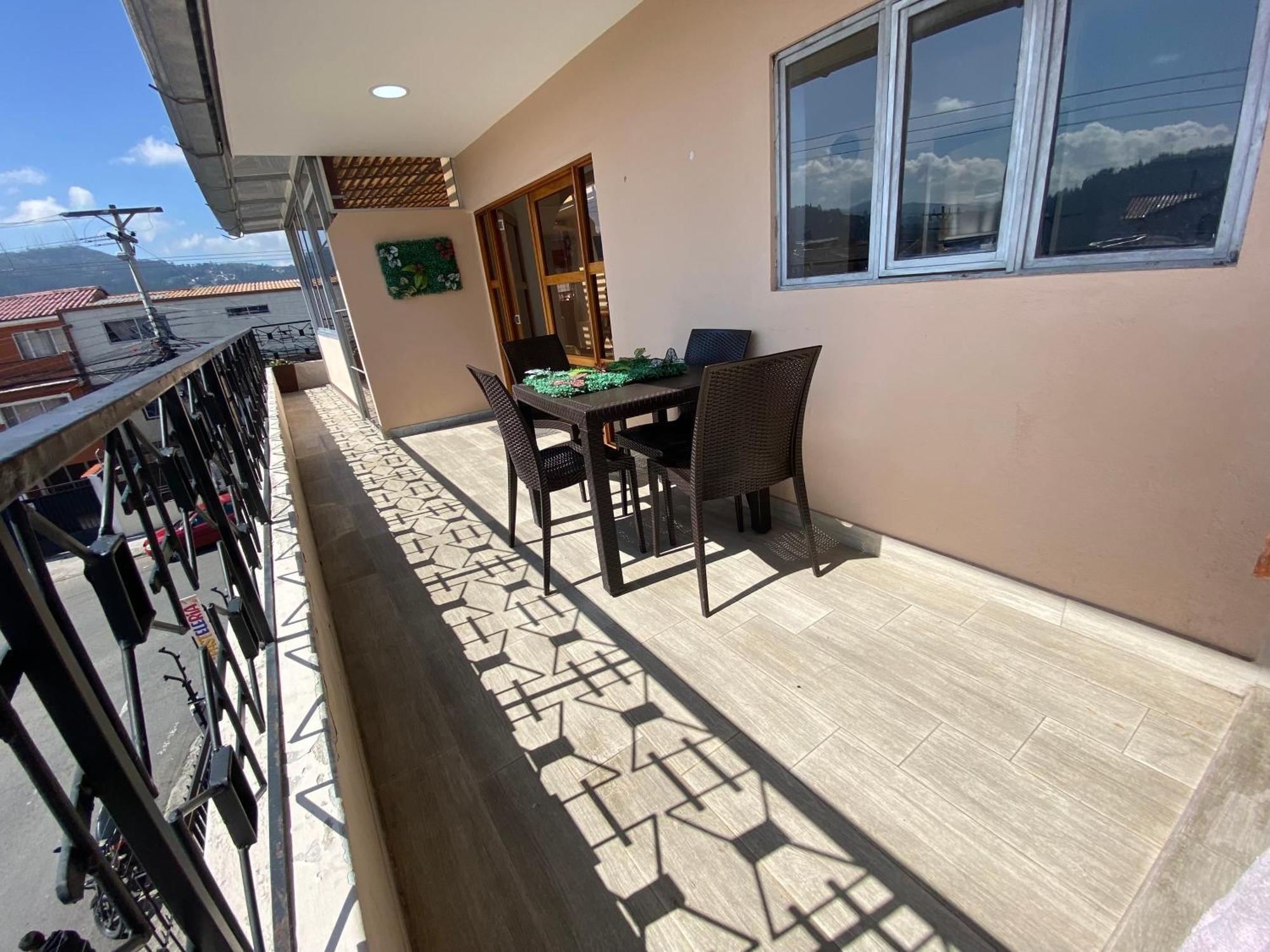 Bonito Y Amplio Departamento Elegante Con Terraza En El Centro Historico VII Apartment Cuenca Exterior photo